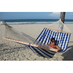 Bl naturhvid Hngekje i stilrent ternet stof. 