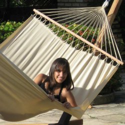 Ensfarvet Beige Hngekje med trstok T163/118