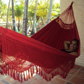 Rd hngekje med borter