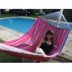 Hngekje i farverigt stof med 118 cm trstokke