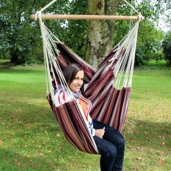 Hngekjestol i 100% bomuldsstof m vinrde striber