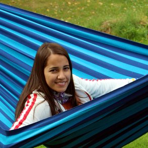 Turkis og bl stof hngekje i striber