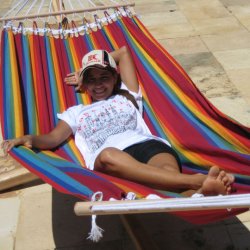 Tenda Mine Hngekje i stribet farvemix med tvrpinde