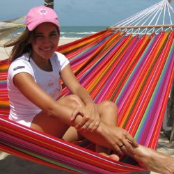 Hngekje i stof med 140 cm brede rundstokke