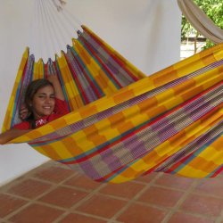 Stofhngekje i farvestrlende brasilianske farver