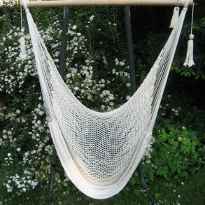 Hngekjestol i smidigt offwhite bomuldsnet