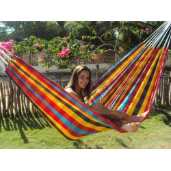 Ternet hngekje i strke farver til brn