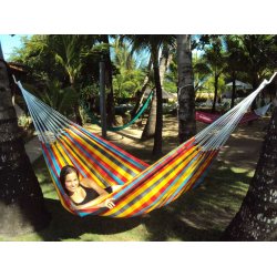 Ternet hngekje i strke farver til brn