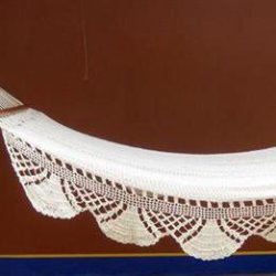 Naturhvid GRINGA hngekje med romantiske border