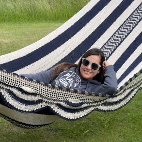 Deco Park Deluxe hngekje i naturhvid og marinebl med pynt