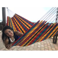 Ternet hngekje i strke farver til brn