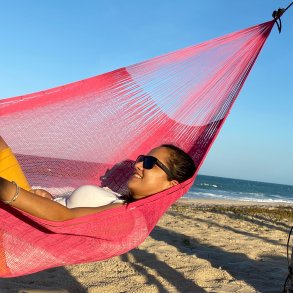 Pink mexicansk hngekje i net