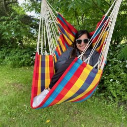 Farverig ternet hngekjestol