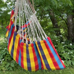 Farverig ternet hngekjestol