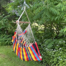 Farverig ternet hngekjestol