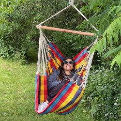 Farverig ternet hngekjestol