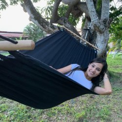 Sort hngekje med 80 cm brede tvrpinde