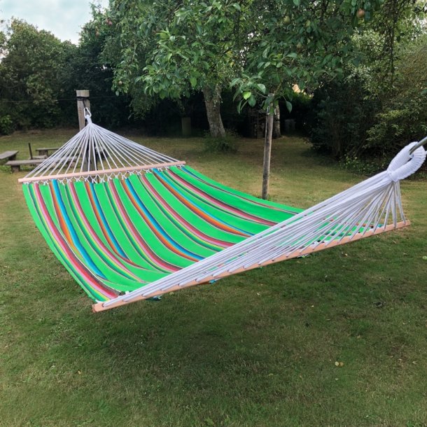VERANEIO h�ngek�je. Flot, lys, farverig og dekorativ h�ngek�je med 140 cm tr�stok
