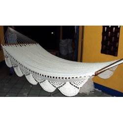 Naturhvid GRINGA hngekje med romantiske border